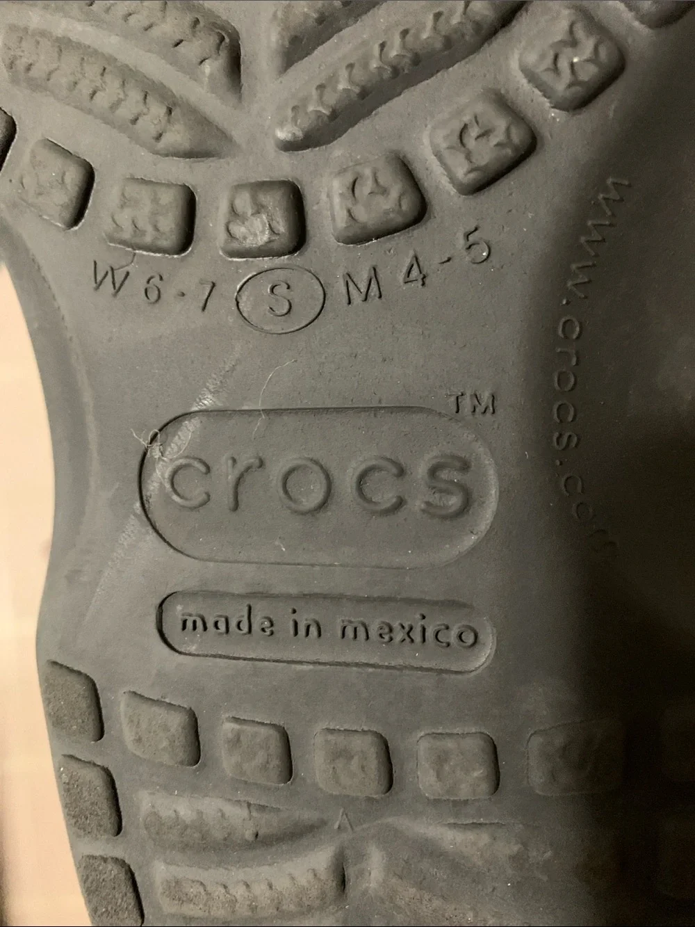 CROCS Classic Clog in Black